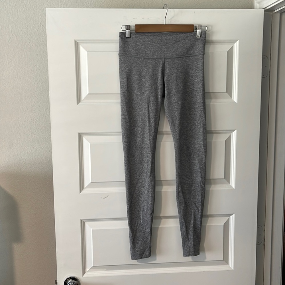 Light grey Lululemon leggings